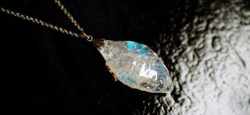 Easy enclosed pendant / drift ice - Necklaces - Other Metals 
