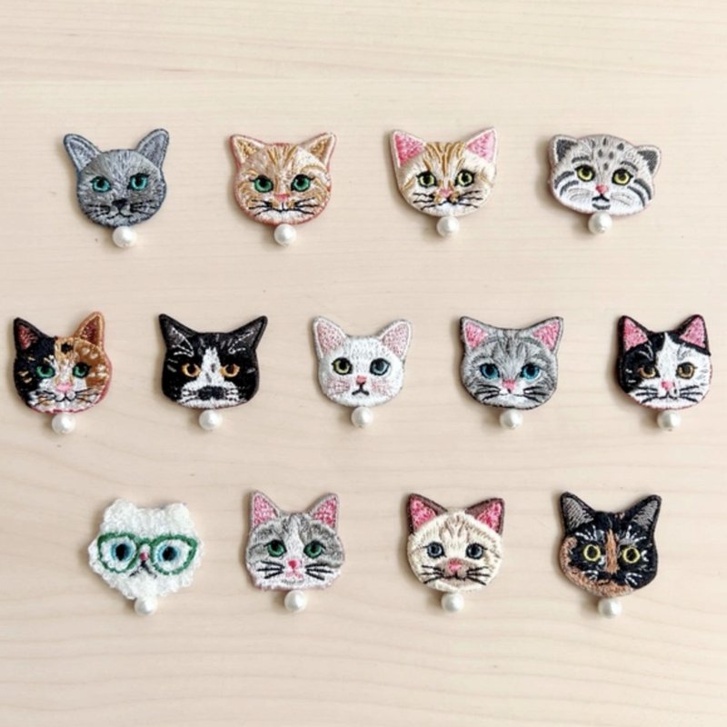 猫刺繍ブローチ　CAT Embroidery Brooch - 胸針 - 棉．麻 橘色