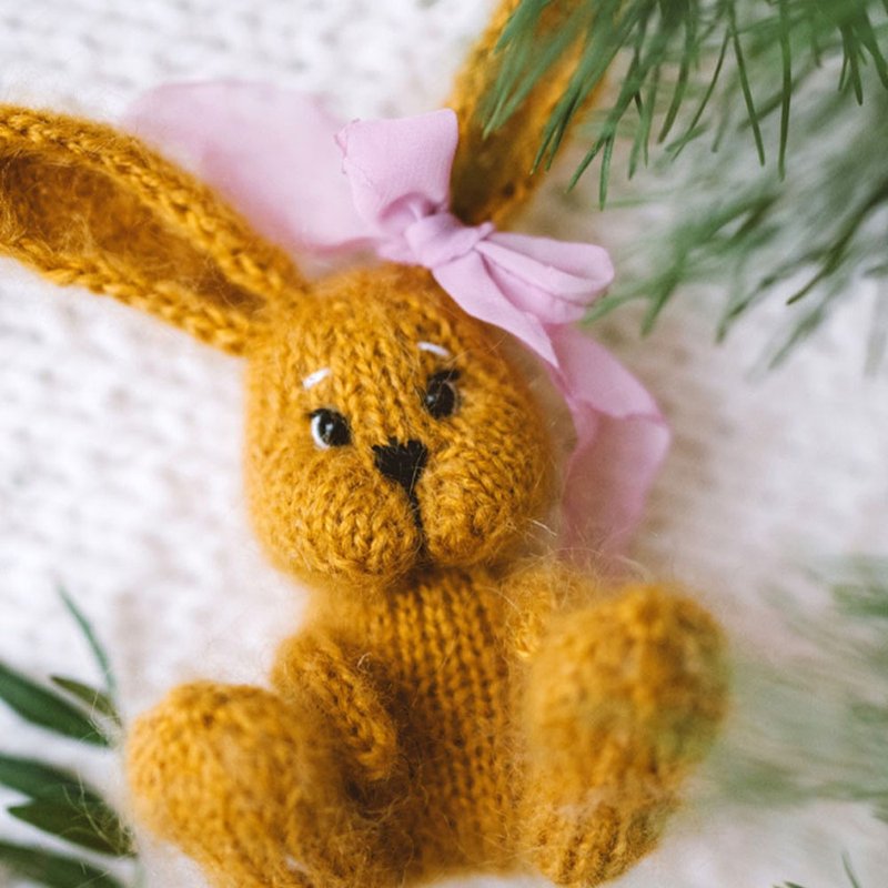 Honey Bunny knitting pattern. Little knitted amigurumi rabbit tutorial - 手工藝教學/工具書 - 其他材質 