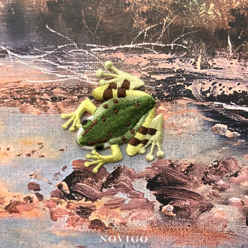 Novigo 台灣動物熨燙刺繡 / 斯文豪氏赤蛙 - 徽章/別針 - 繡線 綠色