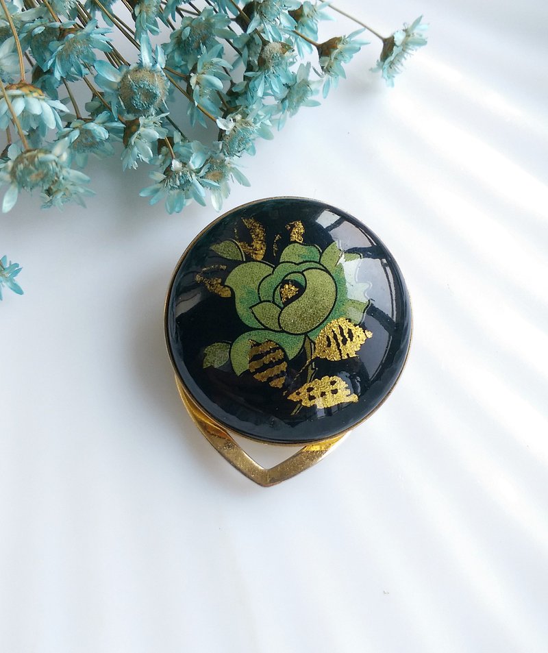 【西洋古董飾品】黑底 小巧 綠玫瑰 圍巾夾 絲巾扣 絲巾夾 - 其他 - 其他金屬 金色
