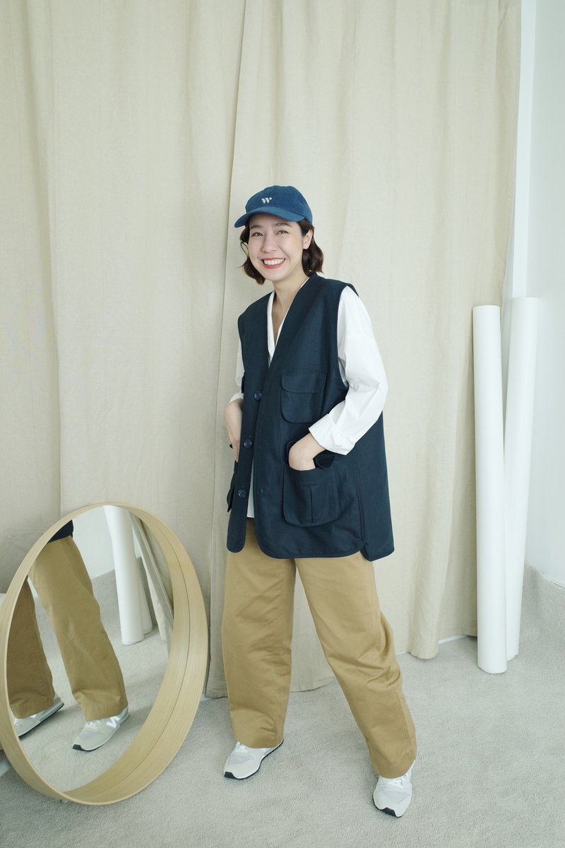 WHITEOAKFACTORY Timmy multi pocket safari cargo loose vest coat - Navy blue - เสื้อกั๊กผู้หญิง - ผ้าฝ้าย/ผ้าลินิน สีน้ำเงิน