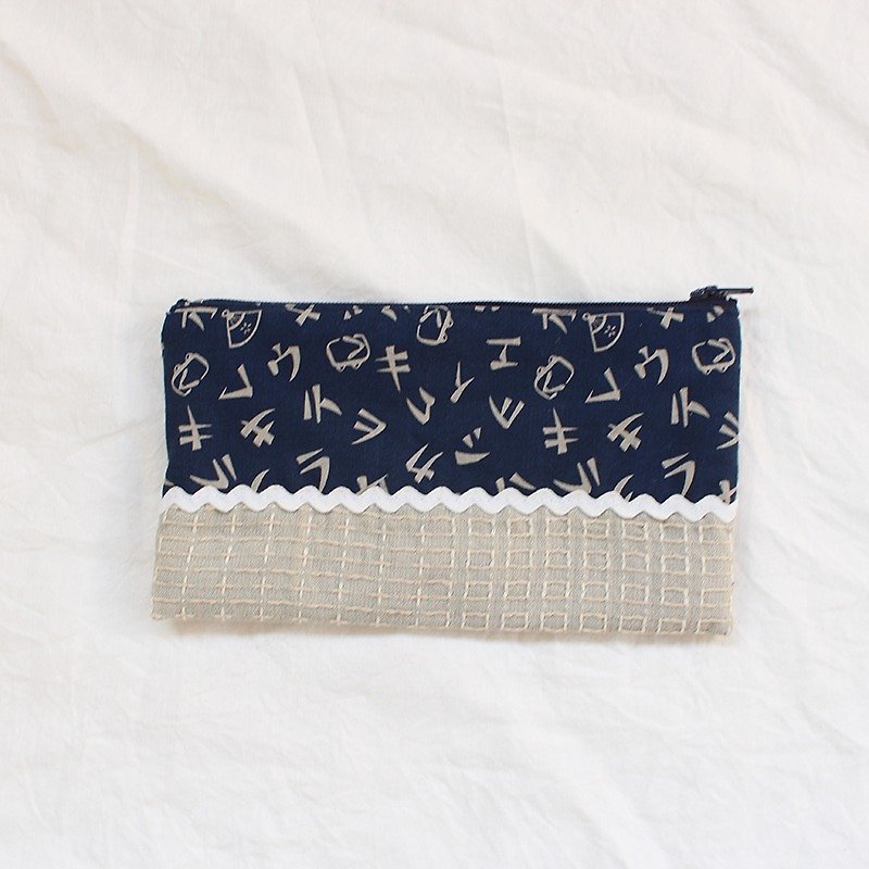 Japanese text stitching pencil case / pencil case - กล่องดินสอ/ถุงดินสอ - ผ้าฝ้าย/ผ้าลินิน สีน้ำเงิน