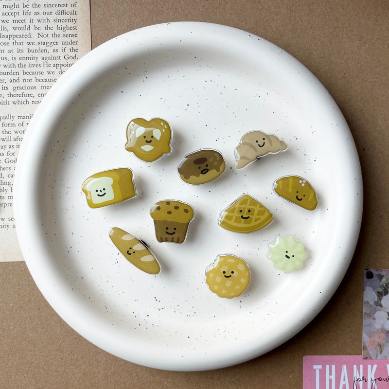 Delicious bread holeshoes buckle 10 pieces - 其他 - 其他材質 咖啡色