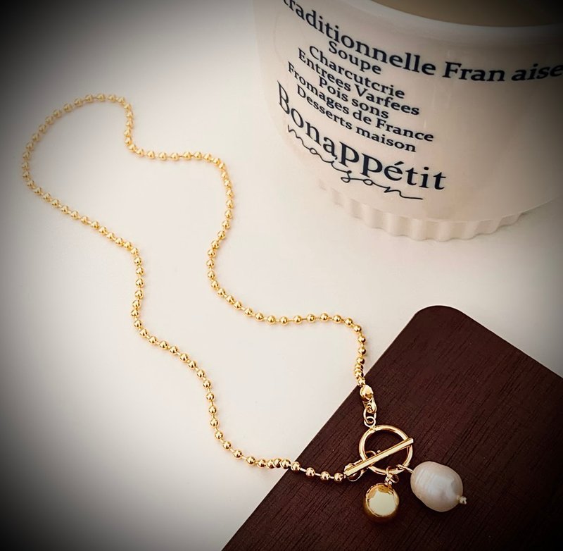 Japanese imported natural freshwater special-shaped pearls 14k gold round beads simple and fashionable OT buckle thin chain necklace - สร้อยคอ - ไข่มุก สีทอง