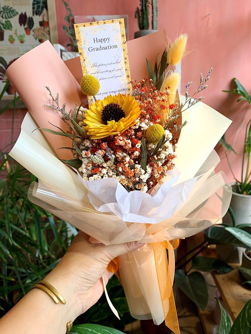 Handmade Sunflower Bouquet - Shining Days. Graduation Bouquet. Dry Bouquet - ช่อดอกไม้แห้ง - พืช/ดอกไม้ สีเหลือง