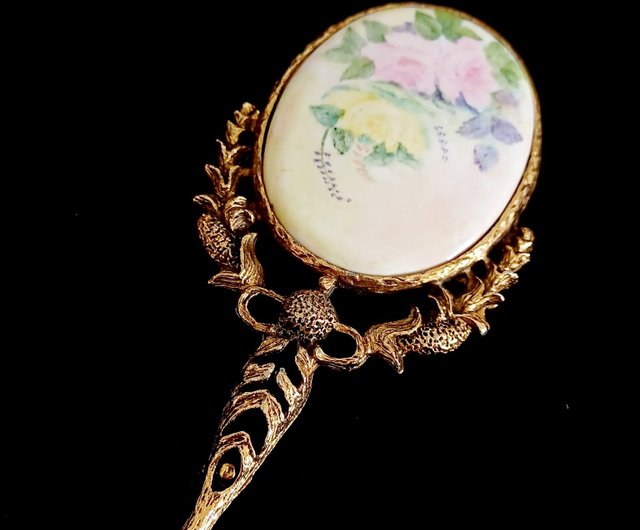 ビンテージの古典的なバロック様式の花柄の手鏡を描いた - ショップ