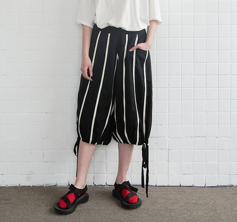 Black and white striped lantern slacks - imakokoni - กางเกงขายาว - ผ้าฝ้าย/ผ้าลินิน สีดำ