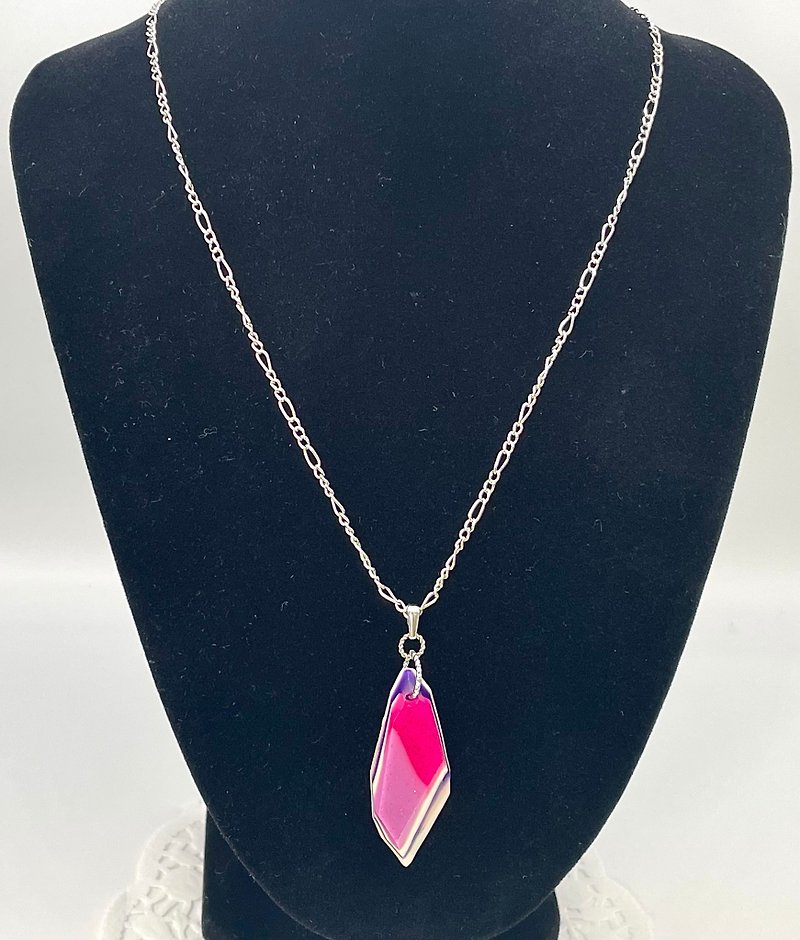 Shining sharp angle necklace pink x pink - สร้อยคอ - เรซิน หลากหลายสี
