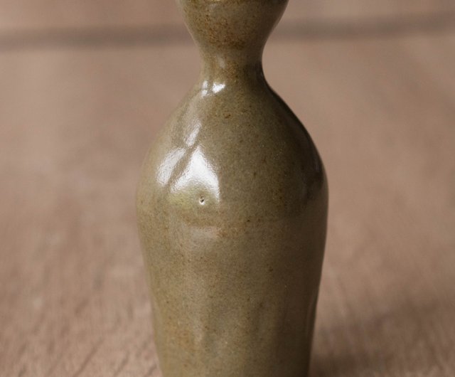 緑色のひび割れ釉薬の陶器瓶 緑色のひび割れ釉薬の陶器瓶