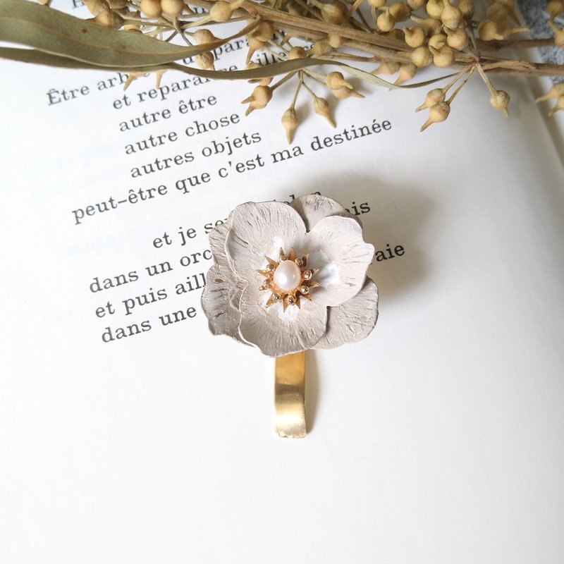 Anemone Brass Hair Cuff Beige - เครื่องประดับผม - ทองแดงทองเหลือง สีทอง