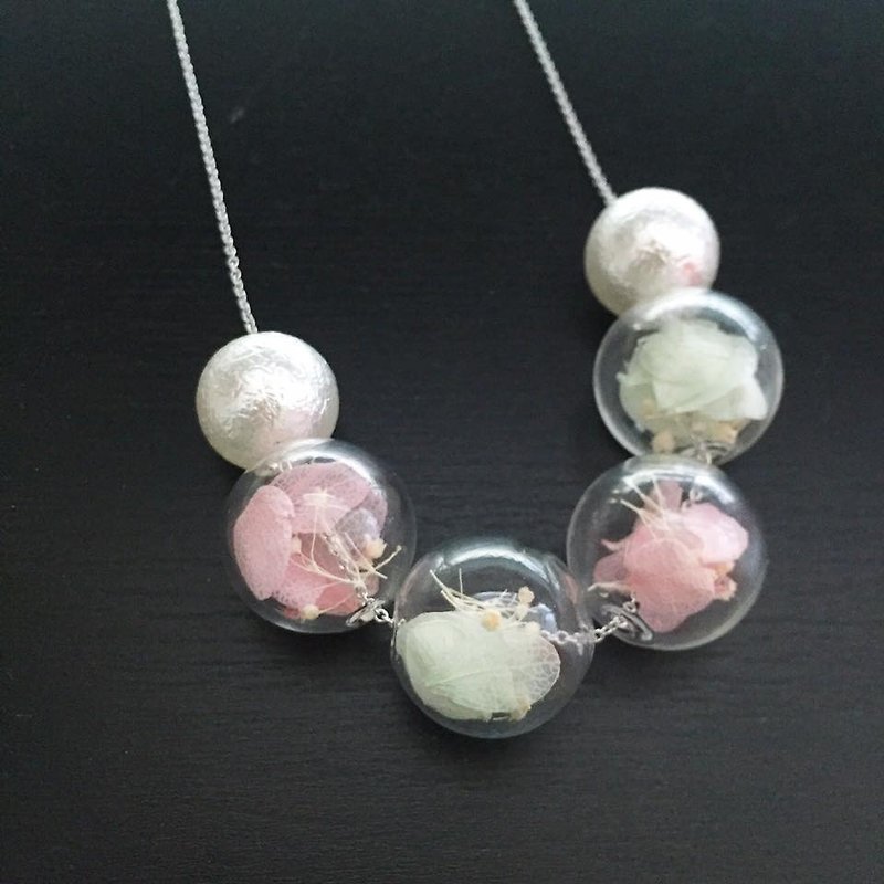 LaPerle early summer mint green pink green pink not withered preserved flowers geometric glass beads bubble round beads transparent necklace necklace necklace necklace necklace birthday gift - สร้อยติดคอ - แก้ว สึชมพู