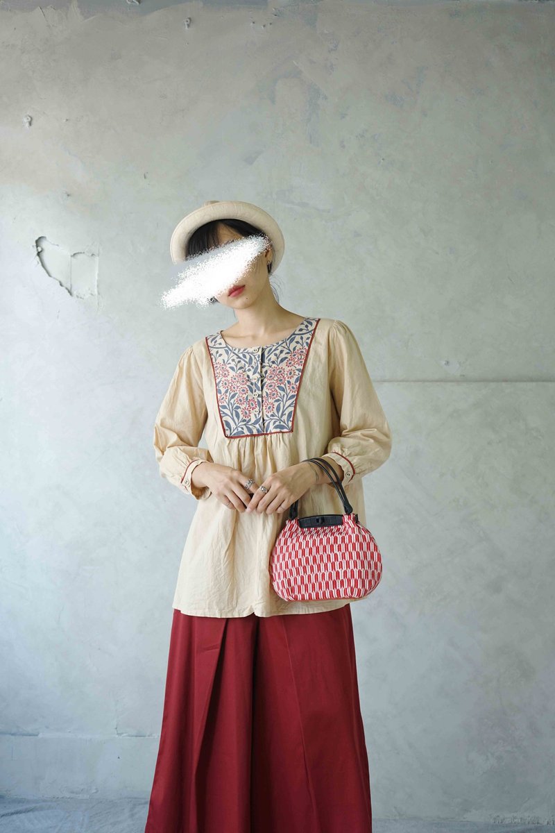 Treasure Hunt Vintage-Japanese Style Cotton Printed Light Khaki Open Umbrella Top - เสื้อผู้หญิง - ผ้าฝ้าย/ผ้าลินิน สีกากี