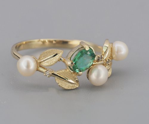 エメラルド、パール、ダイヤモンドをあしらったK14ゴールドリング エメラルド、パール、ダイヤモンドをあしらったK14ゴールドリング