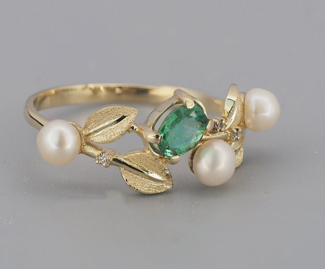 エメラルド、パール、ダイヤモンドをあしらったK14ゴールドリング