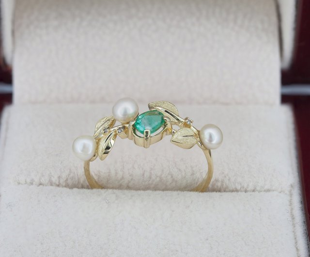 K14とptとSVのエメラルド&ダイヤ&パールのアンティークリングです K14とptとSVのエメラルド&ダイヤ&パールのアンティークリングです K14