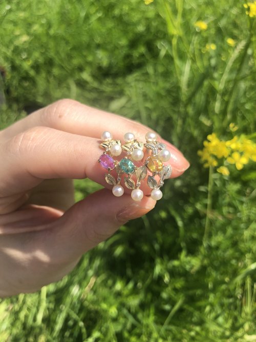 エメラルド、パール、ダイヤモンドをあしらったK14ゴールドリング エメラルド、パール、ダイヤモンドをあしらったK14ゴールドリング