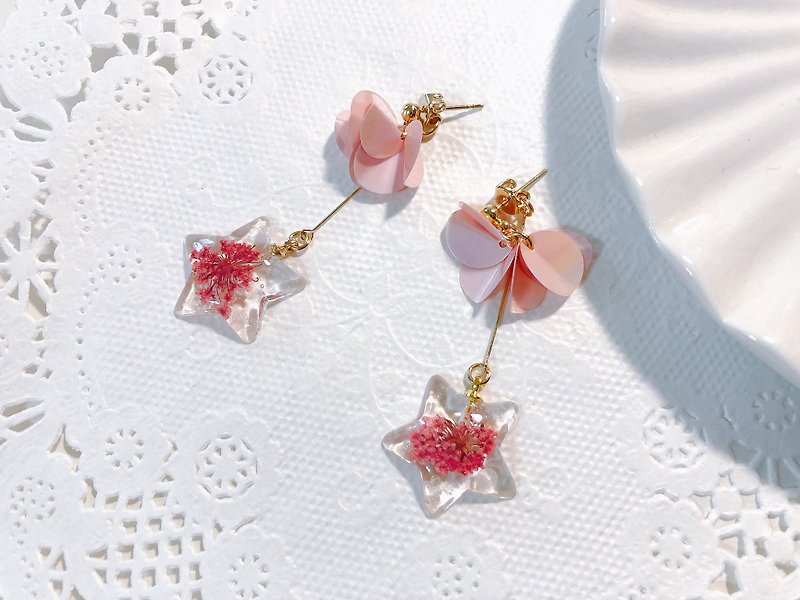 วัสดุอื่นๆ ต่างหู สึชมพู - Colorful amusement park series - pink star bouquet hand made dry flowers two ear clips / ear clips