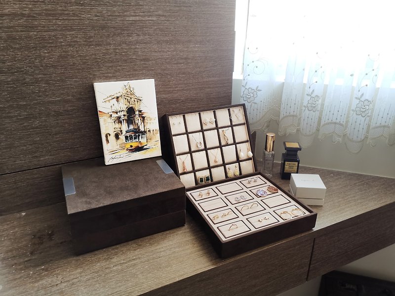 台灣獨家設計 質感居家絨布珠寶盒 飾品收納盤 珠寶盤 - 收納箱/收納用品 - 其他材質 卡其色