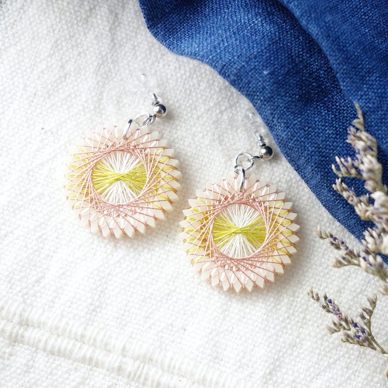 Philadelphia fleabane earrings /  pale pink / spring color / silk / shippingfree - Earrings & Clip-ons - Silk Pink