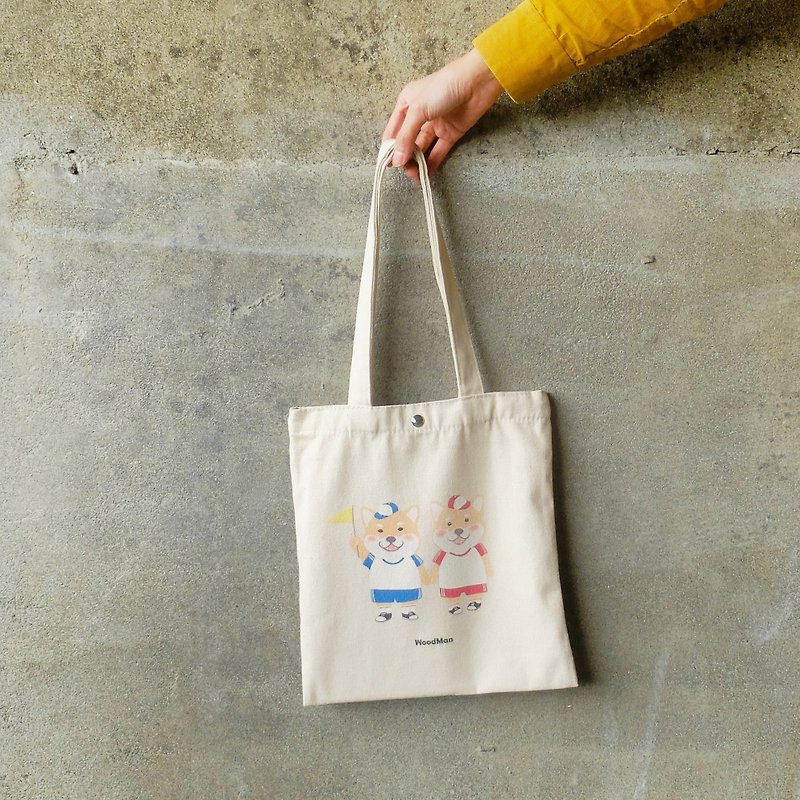 【Plastic life】 Chai Chai movement is so cute, canvas shopping bag - กระเป๋าแมสเซนเจอร์ - ผ้าฝ้าย/ผ้าลินิน สีแดง