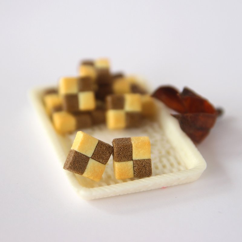 Mini 全手工仿真巧克力棋盤格子餅乾耳環-不繡鋼耳針 夾 - 耳環/耳夾/耳骨夾 - 黏土 咖啡色