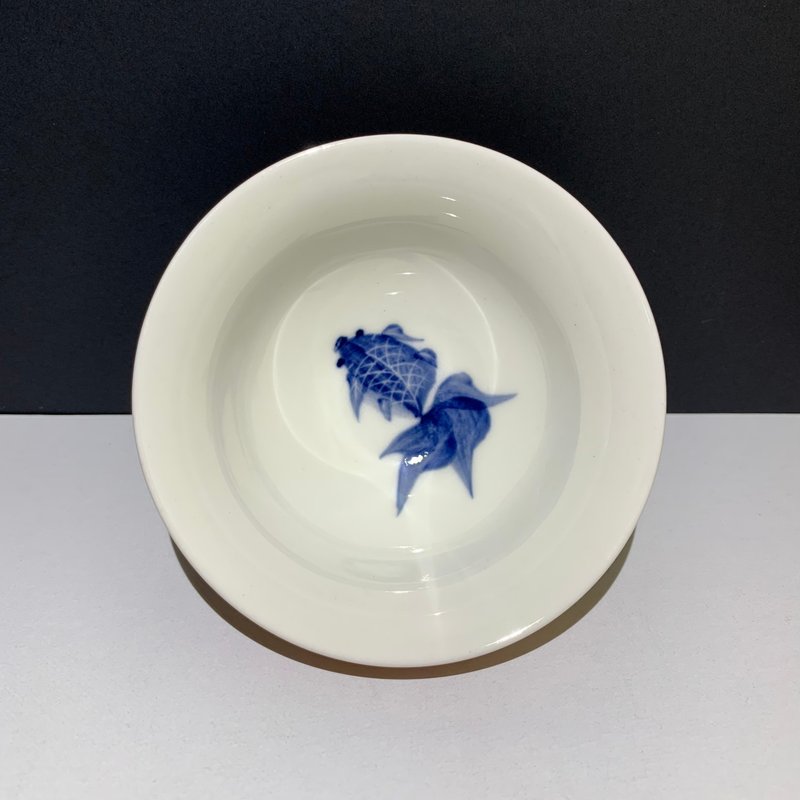 手繪金魚 孔雀開屏飲杯 / 邱毓寧 / 鶯歌燒 / A12 - 茶壺/茶杯/茶具 - 瓷 多色