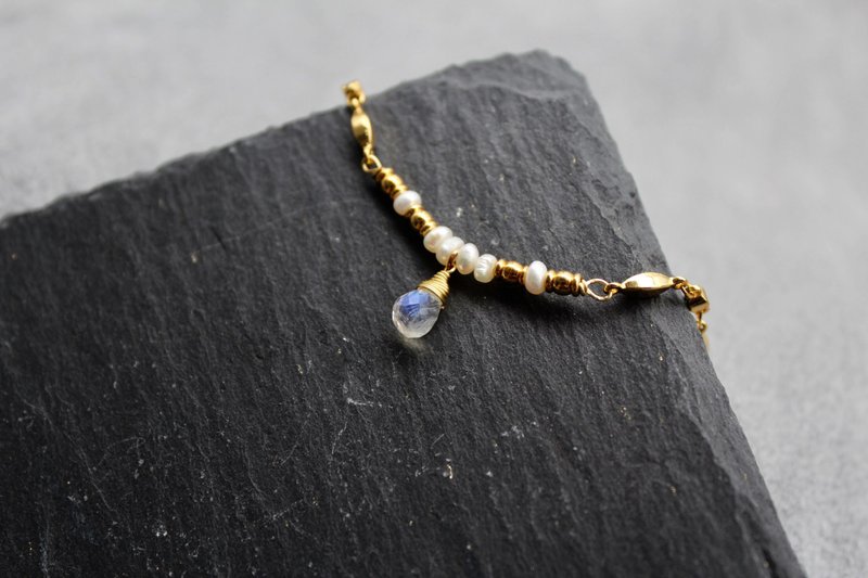 June Birthstone Moonstone Moonstone Pearl 22k Bracelet - สร้อยข้อมือ - เครื่องเพชรพลอย สีใส