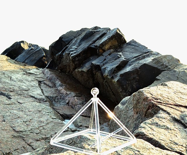 クリスタルピラミッドナチュラルクリスタル消磁磁場幾何学的ヨガ楽器