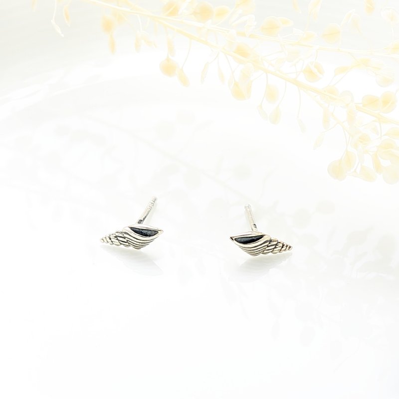 【Angel & Me】Summer Sea Shell s925 sterling silver earrings Birthday gift - Earrings & Clip-ons - Sterling Silver Silver