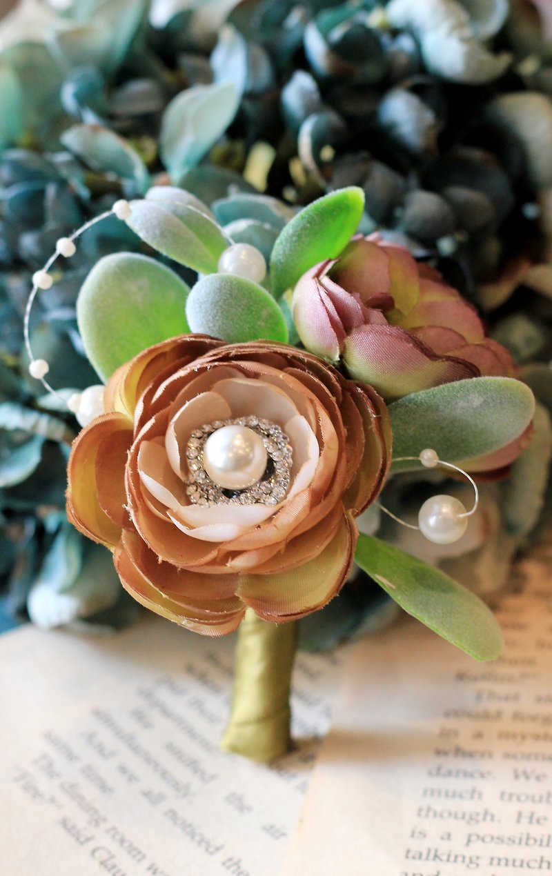 Handmade Corsage [Imitation Flower Series] Lulian (vintage color) - เข็มกลัด - กระดาษ สีนำ้ตาล