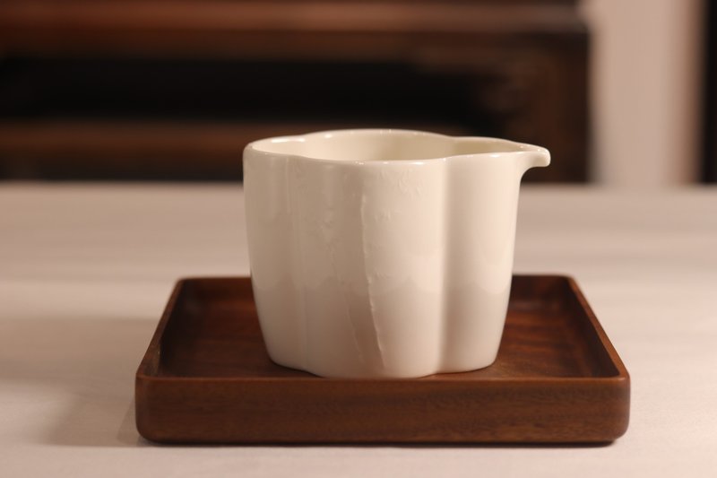 敦睦窯 德化模刻印花玉瓷茶盅 - 茶壺/茶杯/茶具 - 瓷 白色