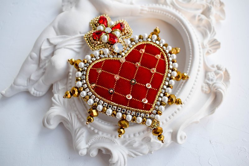 Sacred heart velvet brooch, hand embroidered - Brooches - Other Materials Red