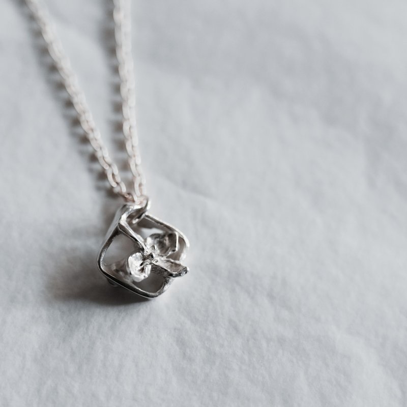 真實花朵【花語窗櫺】999純銀/項鍊吊墜/銀黏土手作 - 項鍊 - 純銀 