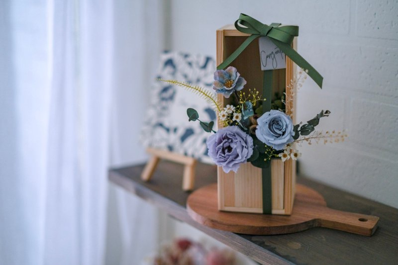 Wooden box flower gift/blue/dried preserved flowers - Dried Flowers & Bouquets - Plants & Flowers Blue