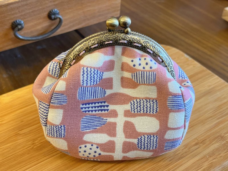 Shake the sand bell. Pink - hand-stitched gold coin purse - Coin Purses - Cotton & Hemp Pink