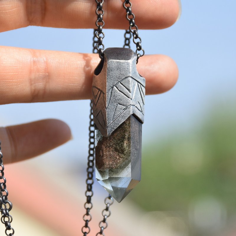 Silver Inlaid Vision Ghost Crystal Pillar with Chain Pendant Necklace - สร้อยคอ - คริสตัล สีเงิน