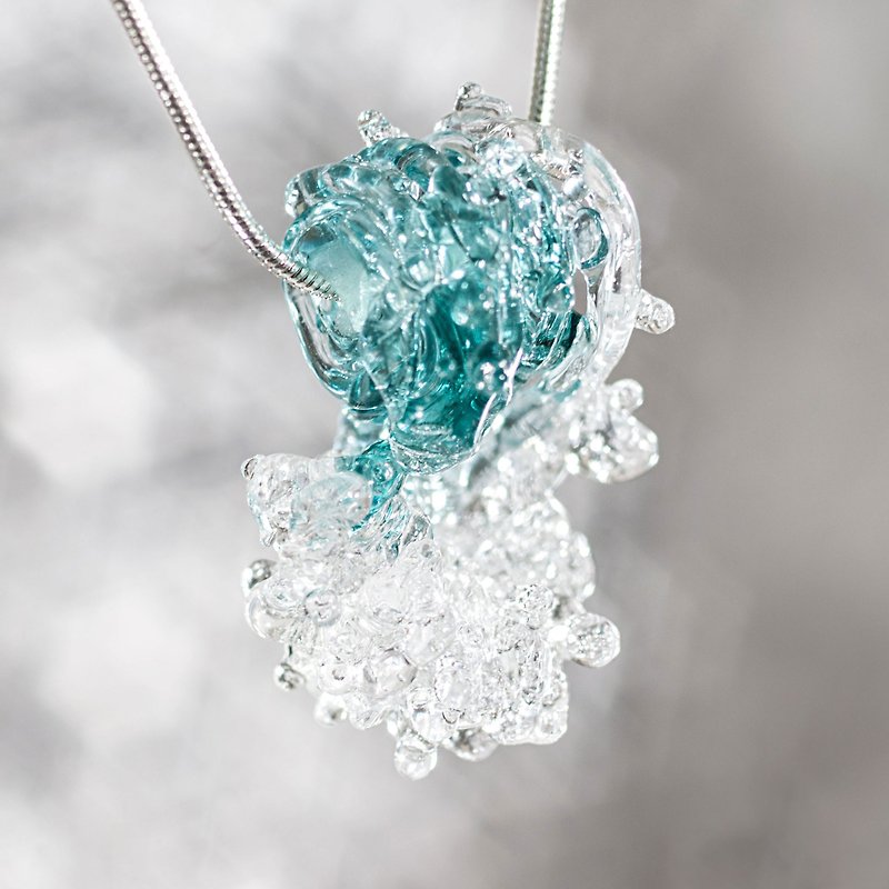 Ocean Inspired Necklace: The Glass Wave - สร้อยคอ - แก้ว สีน้ำเงิน