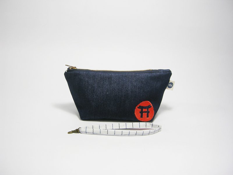 ● red dot tumbler embroidery FIG clutch (denim) __ as for hand-made zipper bag zuo zuo - Clutch Bags - Paper Blue