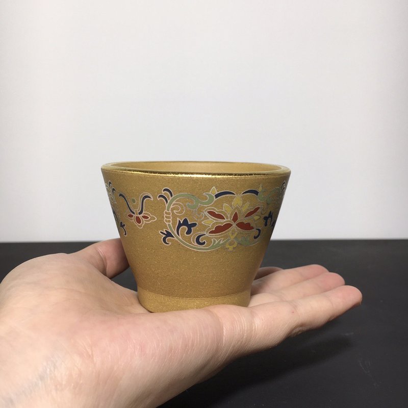 仿嵌银丝主人杯 黄段泥 对称贴花 150cc 表面柔润光滑 清雅秀宜興 - 茶壺/茶杯/茶具 - 陶 灰色