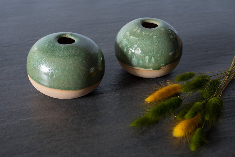 新生・蘋果瓶 / 手拉坏・釉燒花器・手作陶藝 - 花瓶/陶器 - 陶 綠色