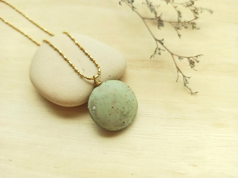 ヴィンテージラウンド香水瓶エッセンシャルオイルボトル陶器ネックレス（2サイズ） - ネックレス - 陶器 ブルー