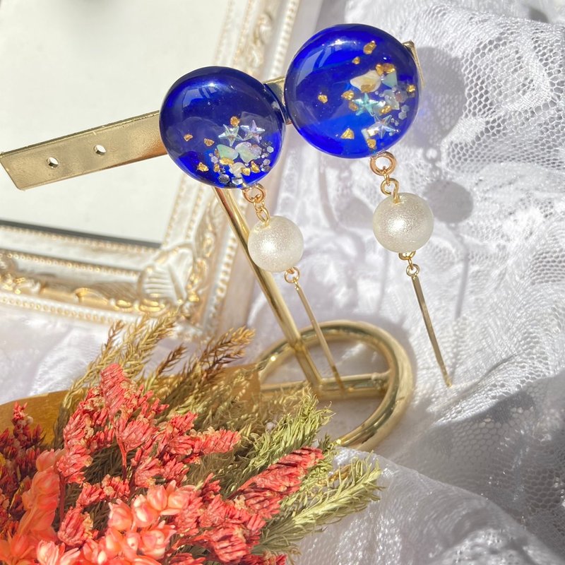 Sparkling Stardust Earrings Blue Night Sky Galaxy Milky Way Pearl Bar - ต่างหู - เรซิน สีน้ำเงิน