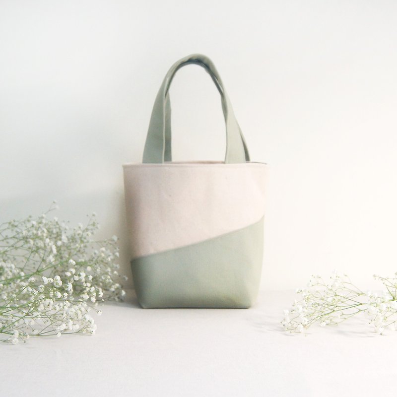 Ready-made handmade picnic tote bags for picnics together with slanted bottom series - gray green - กระเป๋าถือ - ผ้าฝ้าย/ผ้าลินิน สีเทา