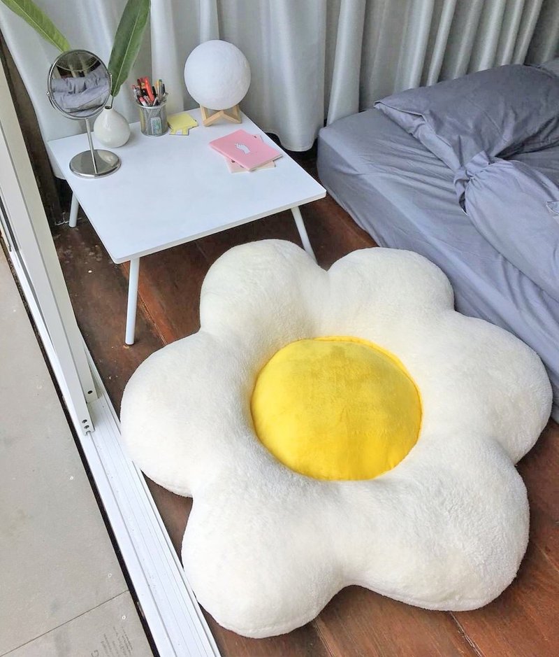 Daisy Cushion Size L - 枕頭/抱枕 - 聚酯纖維 白色