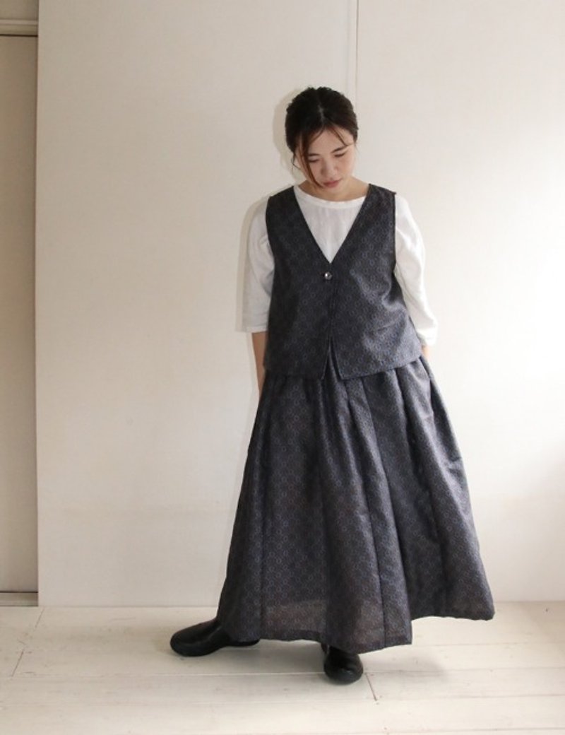 Tsumugi kimono remake tuck skirt and vest setup - Other - Silk Gray