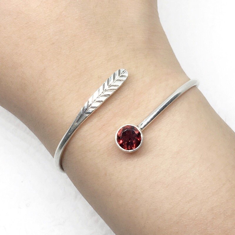 Garnet 925 sterling silver feather bracelet bracelet Nepal handmade mosaic production - Bracelets - Gemstone Red