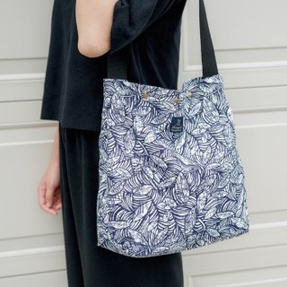 *Mingen Handiwork*Original handmade leaf pattern canvas shoulder bag