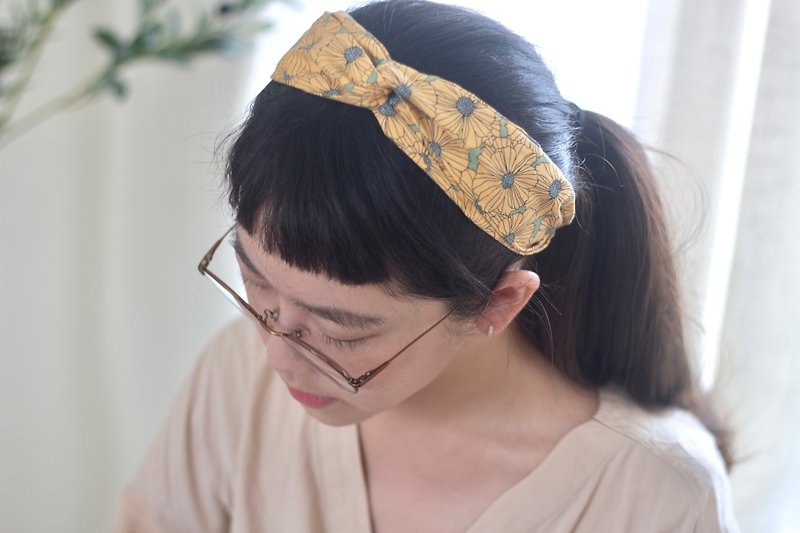 Hand made cross hair band. Yang Guifei flower - ที่คาดผม - ผ้าฝ้าย/ผ้าลินิน สีเหลือง