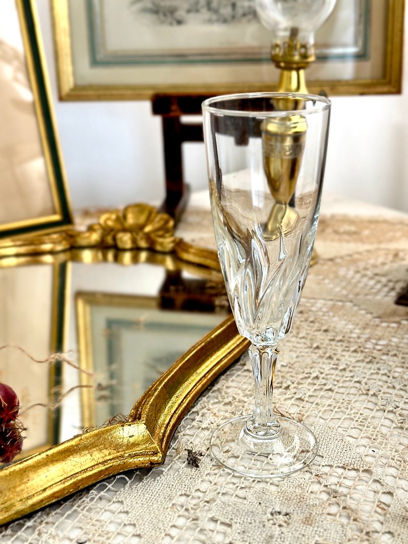 Elegant and transparent antique French crystal champagne glass - Bar Glasses & Drinkware - Crystal 